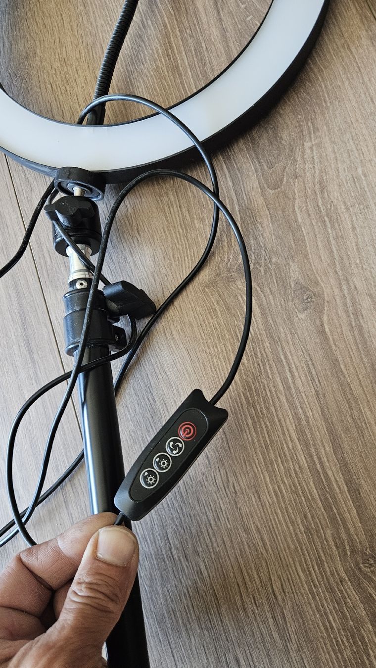 Lampade: Ringlicht mit Stativ und Netzteil 26cm und 18cm – Usato da Bülach venduto da winzelerdavid 1