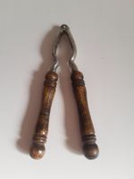 Nut cracker