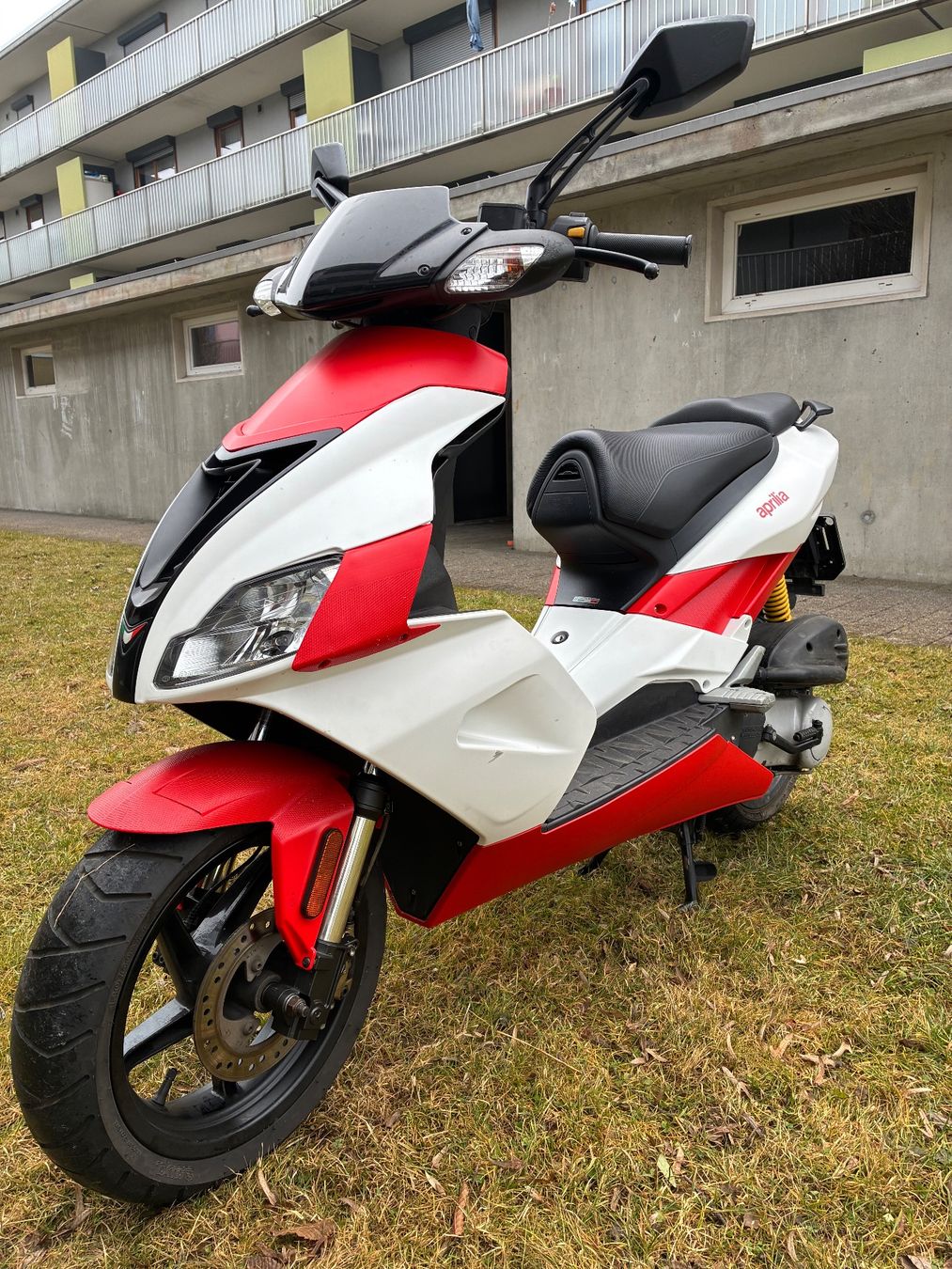 Aprilia Scooter: Aprila sr 50 ccm – Usato da St. Gallen venduto da zx10r 3