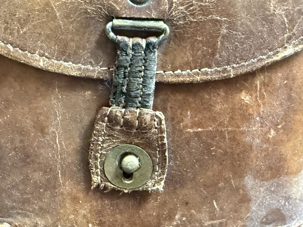 Schweizer Armee Binocoli: Vintage Fernglas Etui Schweizer Armee Tasche  – Usato da Ennetbaden venduto da mapa05 2