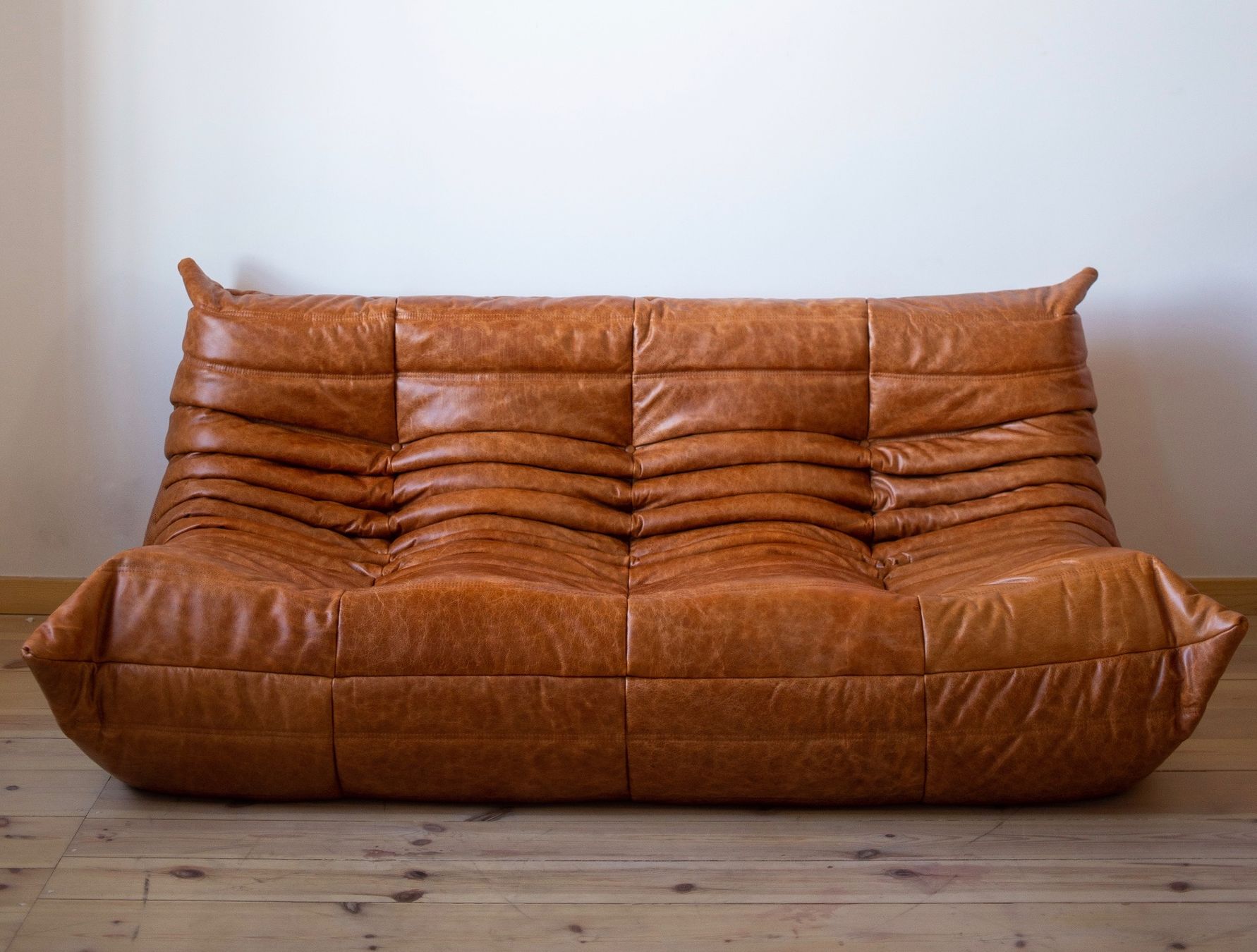 Ligne Roset Sofas: 3er Sofa Togo, neu bezogen mit Leder – Neu (gemäss Beschreibung) aus Zürich von ERATOMIUM 9