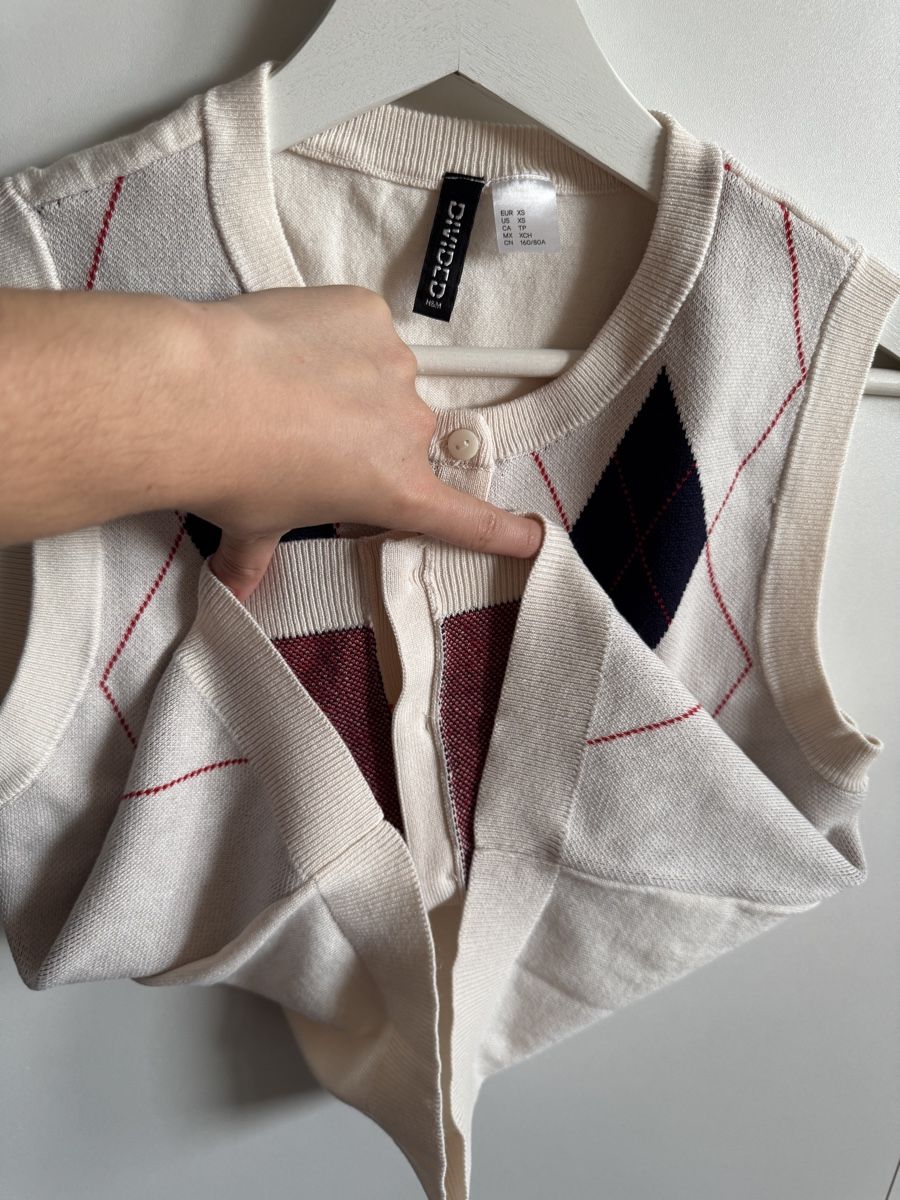 H&M Gilet & Giacche: 🧶 H&M Divided Strickweste im Argyle-Design – Nuovo (secondo la descrizione) da Niederbuchsiten venduto da GreenGems 2