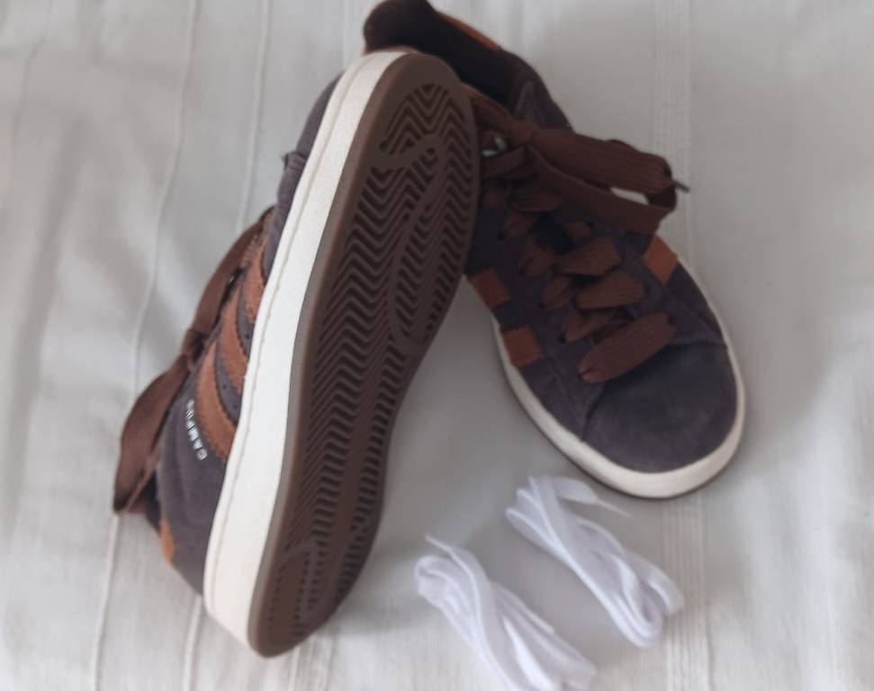 Scarpe da donna: ADIDAS CANVA Gr. 37,5 – Usato da Bäretswil venduto da Musaka68 1