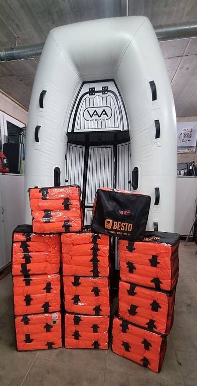 Giubbotti di salvataggio: Besto Rettungswesten Set 4er – Usato da Gutenburg venduto da shinobi0072