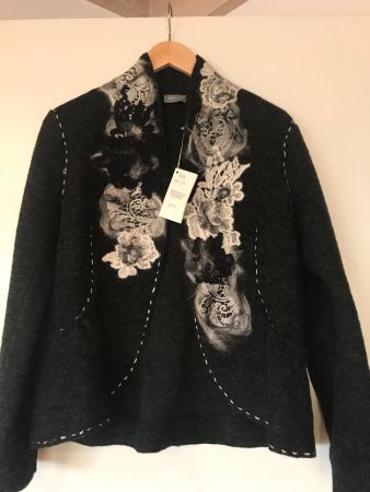 Hochwertige Wolle Blazer mit Stickerei