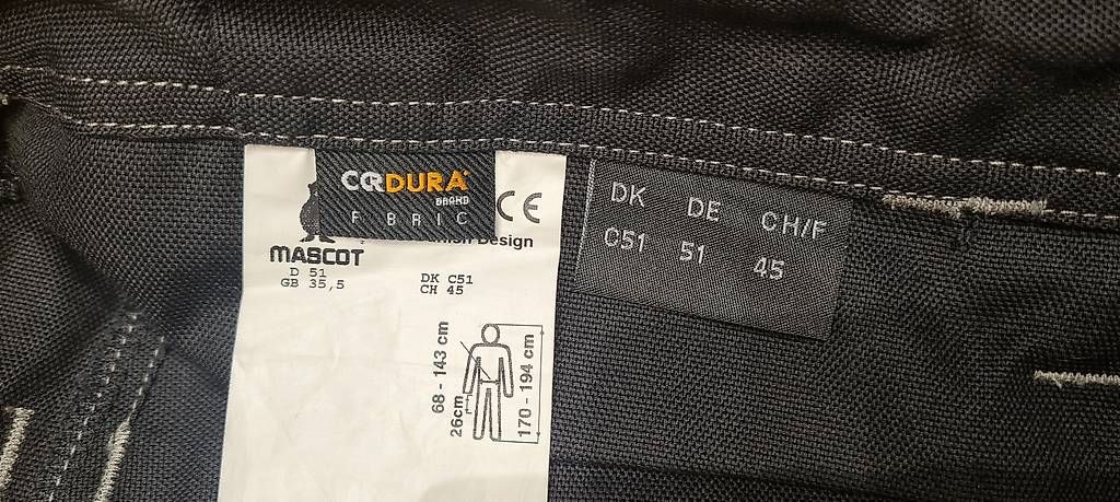 Pantaloni: Arbeitshose kurz Mascot – Usato da Brislach venduto da Chholz 1