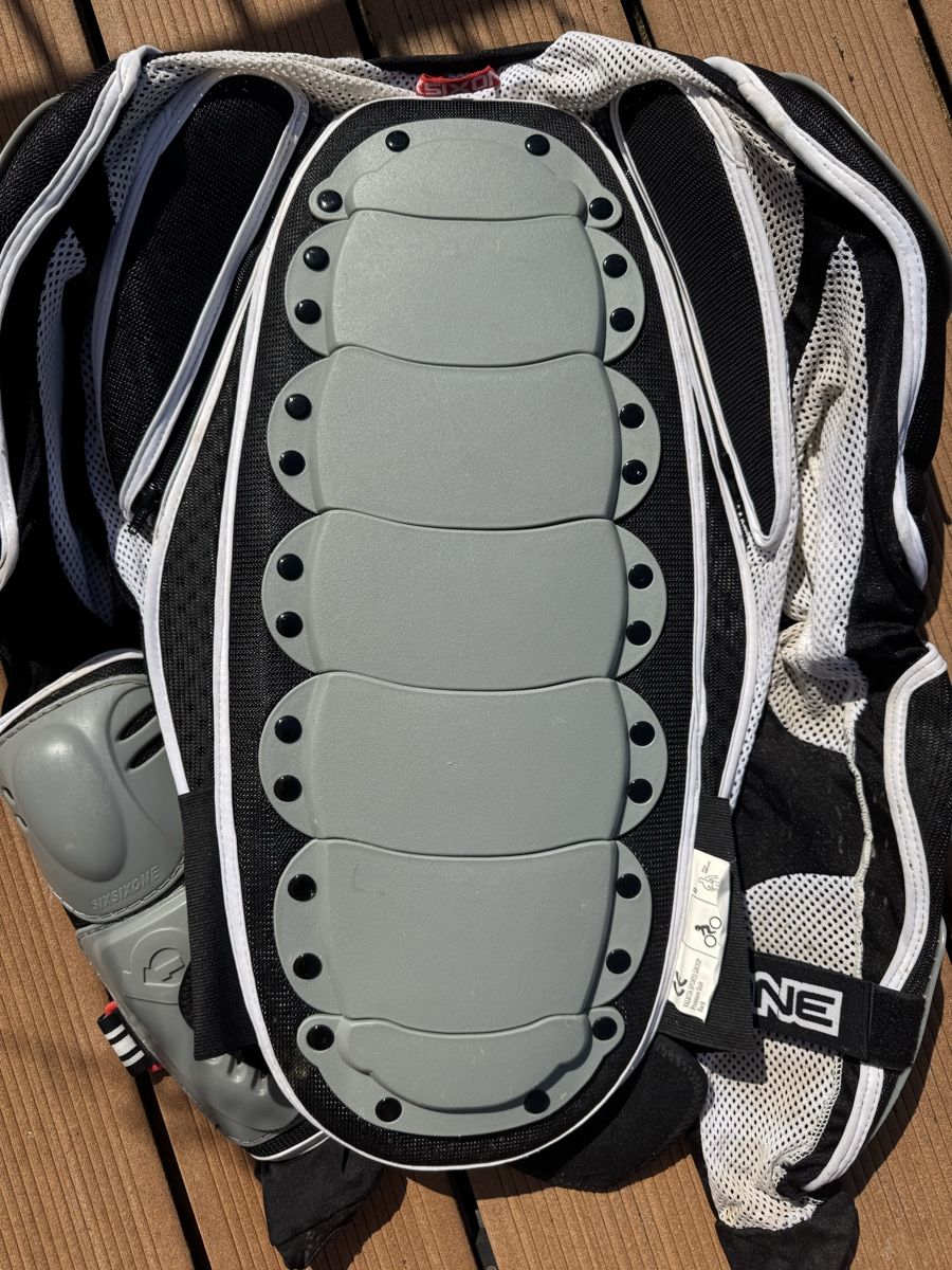 Schutz & Schoner: MTB Downhill Panzer Protection – Gebraucht aus Zürich von mat_rw96 1