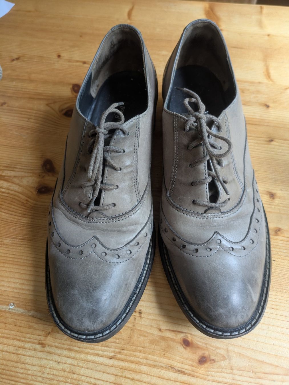 Scarpe da donna: Graue Halbschuhe aus Leder – Usato da Dornach venduto da mkh_8yst