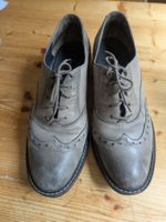 Graue Halbschuhe aus Leder