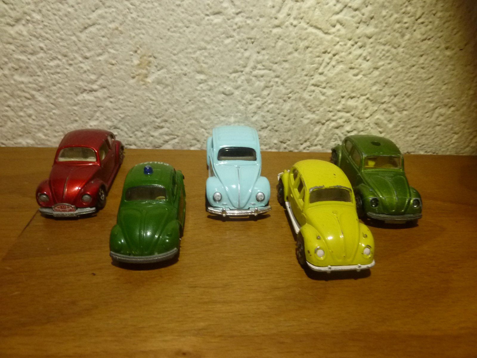 Volkswagen Modellautos: Fünfer Set an kleinen VW Käfer Sammlung – Gebraucht aus Hochfelden von swissice 2
