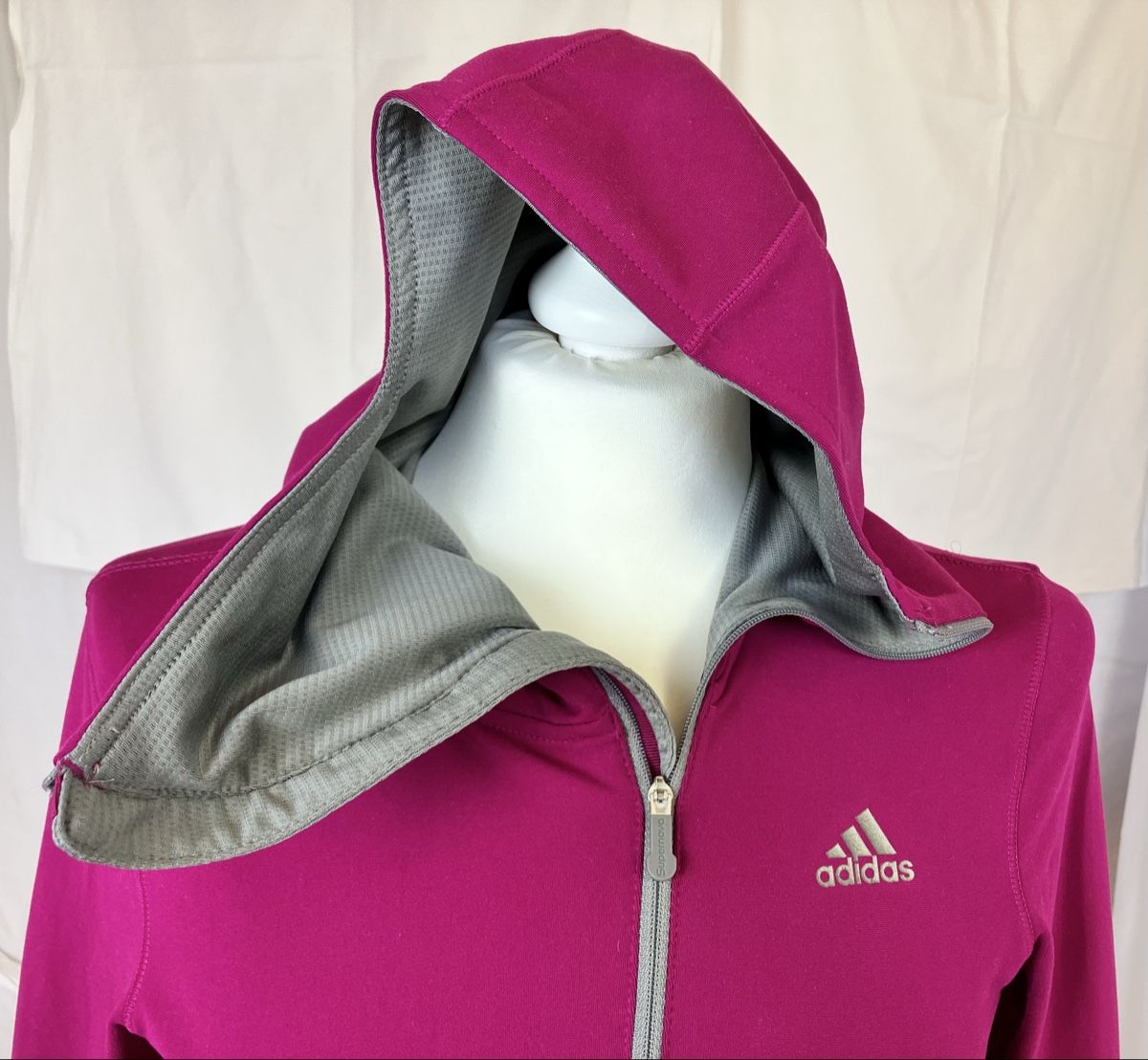 Adidas T-shirt: Adidas Gr.34 – Usato da Mürren venduto da Ne-le 1