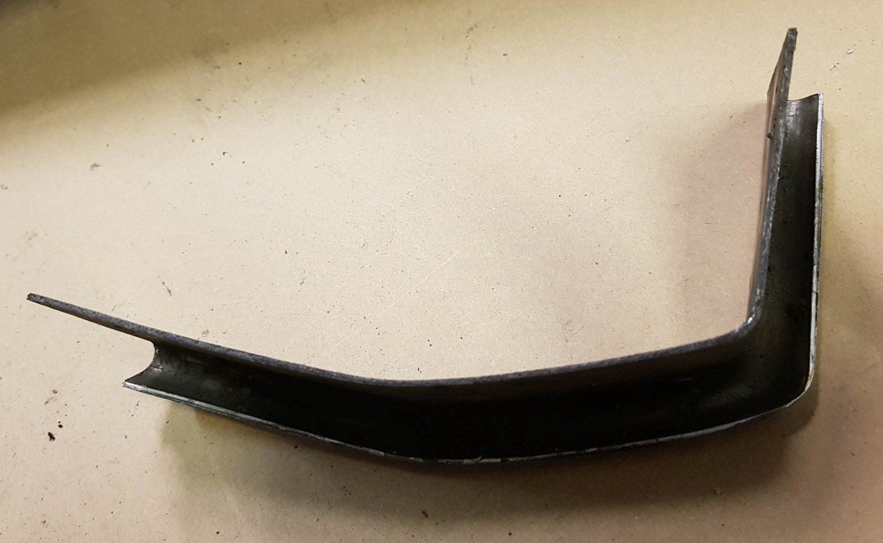 Dodge Tutti pezzi di ricambio auto: Dodge Dart Chrom-Ecke vorne – Usato da Niedergösgen venduto da usc_8qc6 2
