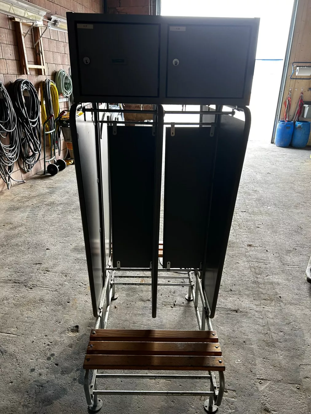 Guardaroba: Garderobe – Usato da Dachsen venduto da sto_8w6r 2