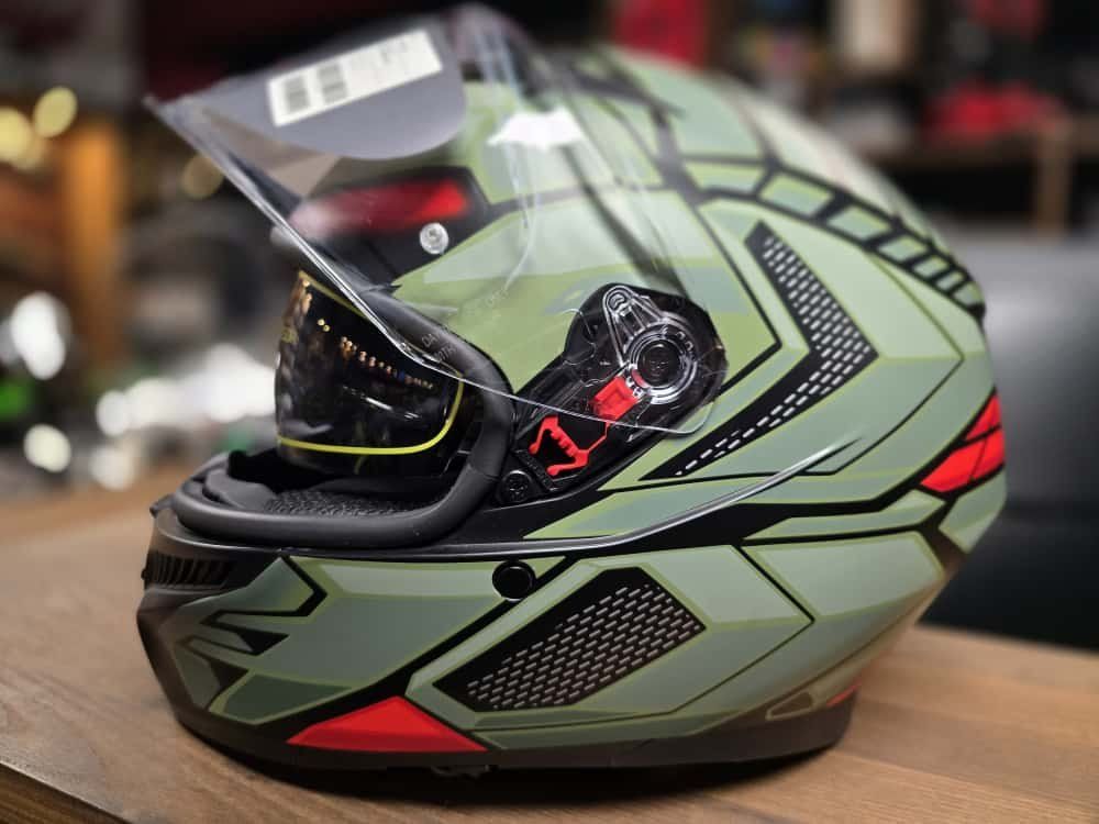 AGV Caschi & visiere: Casque AGV intégral K3Multi Decept olive vert/rouge/noir mat – Nuovo e nell'imballaggio originale da Yverdon-les-Bains venduto da MotoFactory. 2