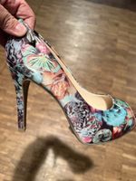 Peeptoes mit floralem Muster