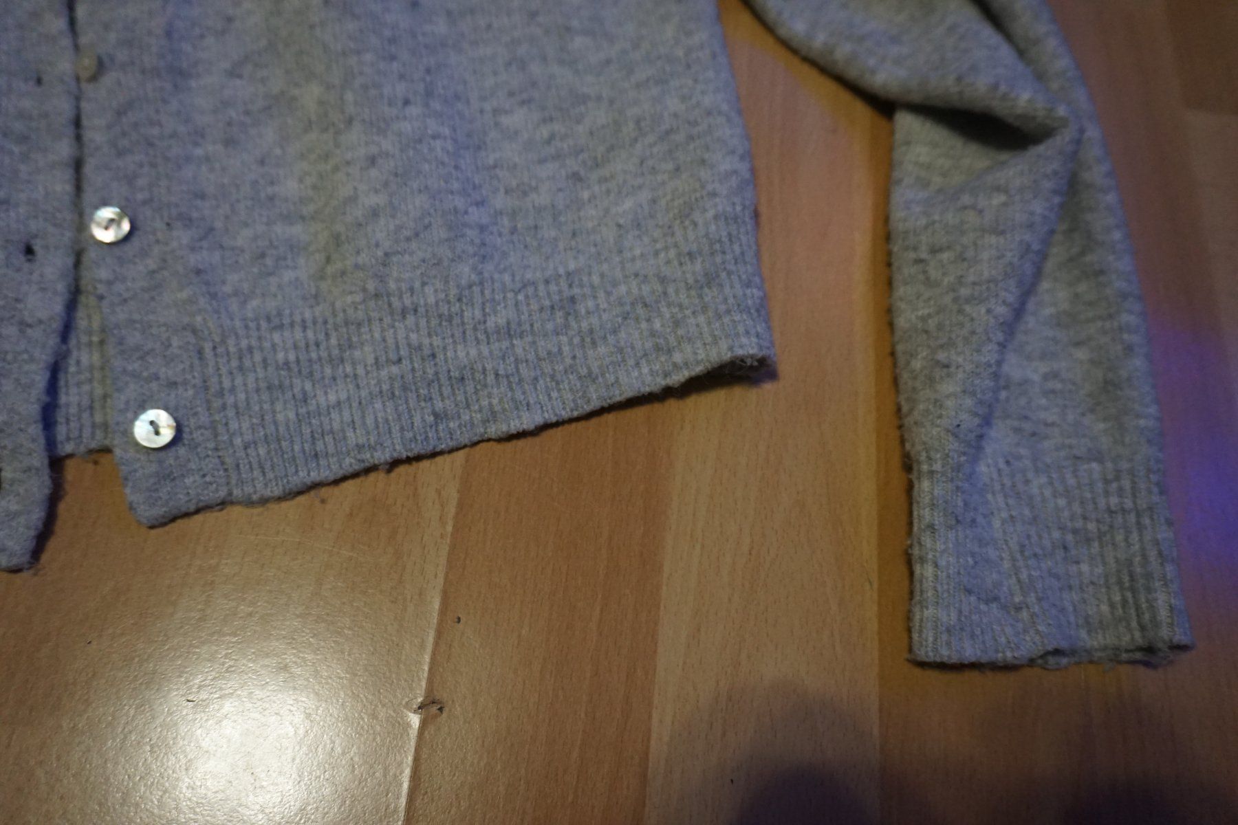Jacken: Hellgraue Strickjacke, ca. Grösse M – Gebraucht aus Zürich von einalemjena 1