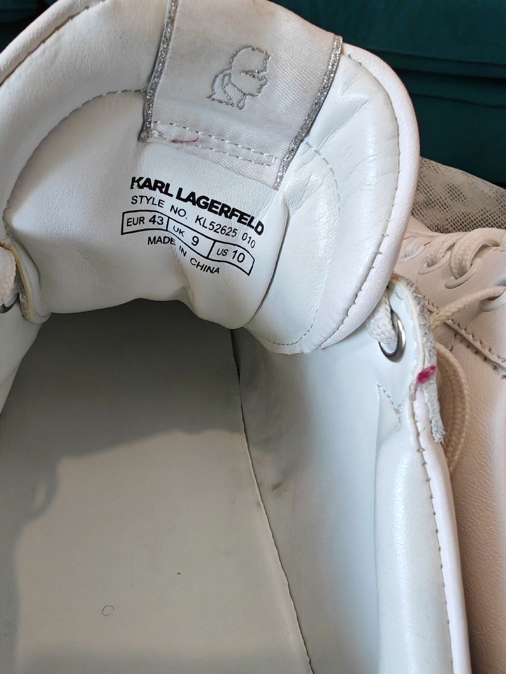 Herrenschuhe: Baskets Karl Lagerfeld blanches pointure 43 – Gebraucht aus Basel von ICI-CHEZ-NOUS 1