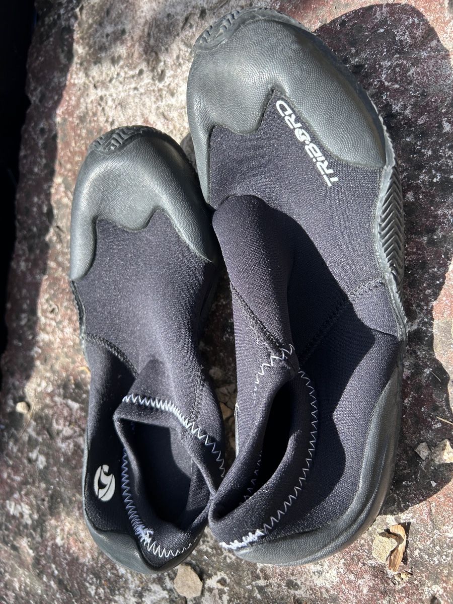 Decathlon Scarpe per ragazzi: Surfschuhe Kind grösse 35/36 – Usato da Ziefen venduto da Surfdude02