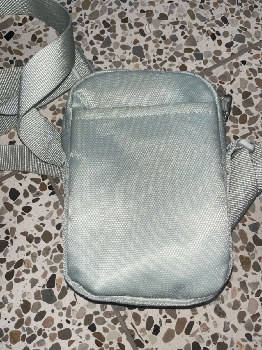 Nike Borse: Stylishe Nike Umhängetasche hellblau/grau – Usato da Dübendorf venduto da ani_xht5 1