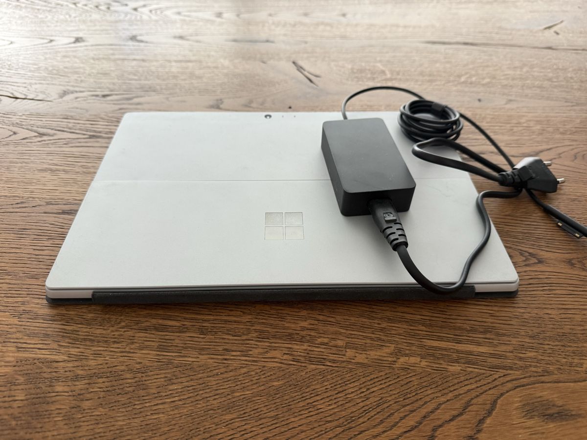 Microsoft Tablet PC: Microsoft Surface Pro 5 Tablet 1807 – Usato da Eggersriet venduto da dan_ktv7 2
