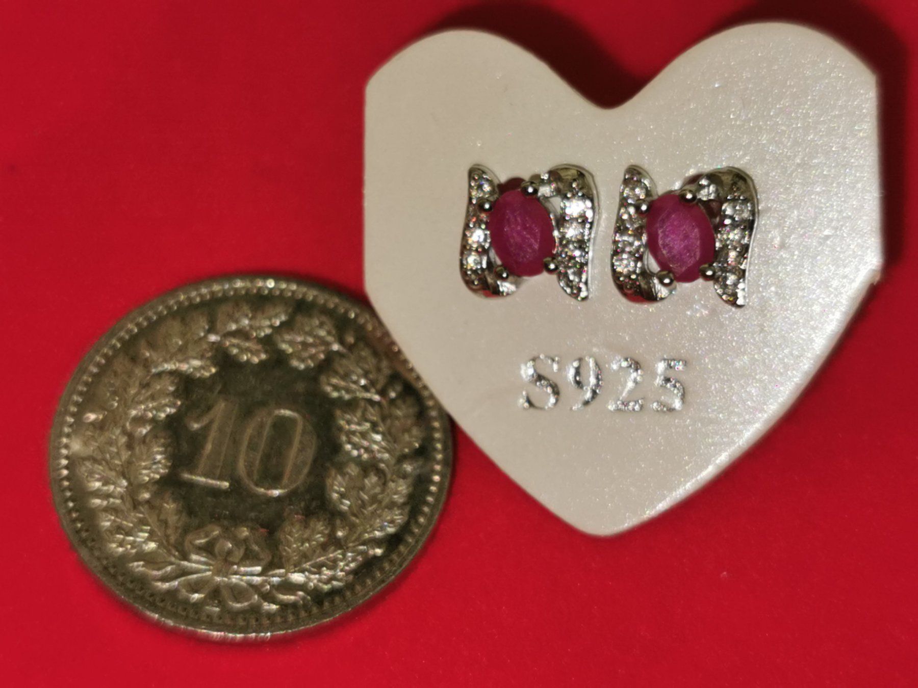 Orecchini pendenti & Orecchini a lobo: Silber Ohrstecker mit Rubine und Zirkone. – Nuovo e nell'imballaggio originale da Schlieren venduto da vlalif 2