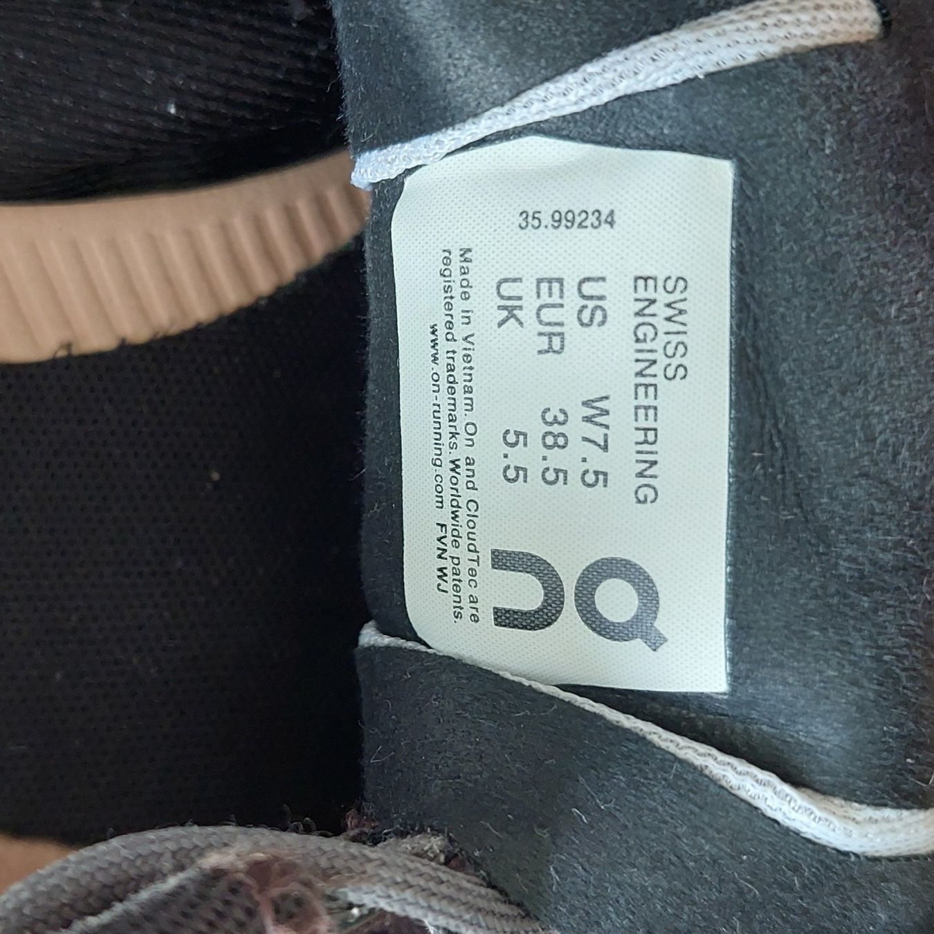 On Damenschuhe: On CLOUDFLOW Laufschuhe – Gebraucht aus Unteriberg von Saru77 4