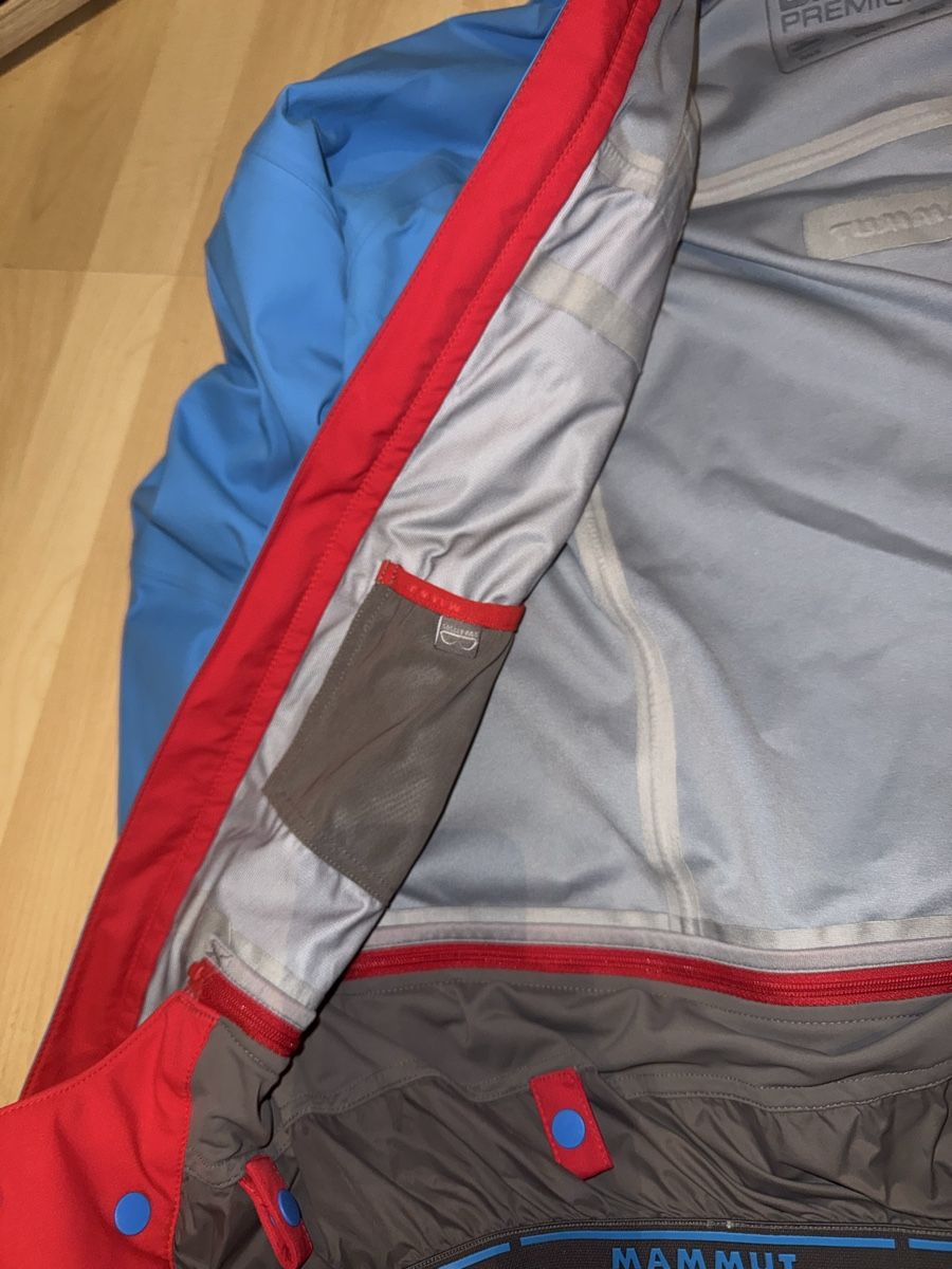 Mammut Giacche: Mammut Winterjacke Drytech mit Schneefang Gr. S – Usato da Chur venduto da lar_6zsy 6