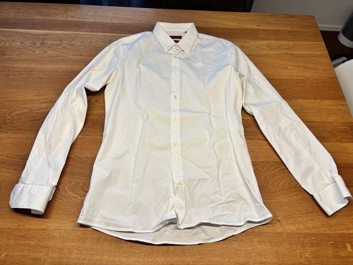 Hugo Boss Chemises: Hemd Hugo Boss – D'occasion à Muhen par Claudi1985