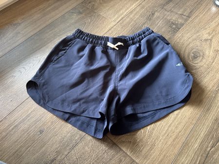 Neue, dunkelblaue kurze Badehose, ideal für den Sommer!