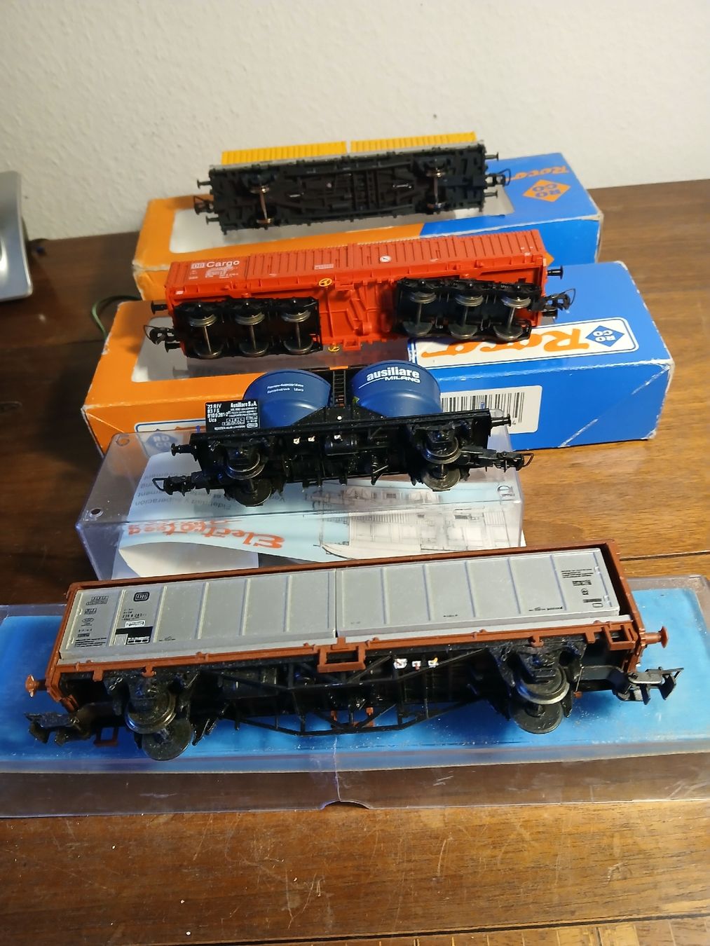 Roco Modelleisenbahnen: 2 Roco und 2 Electrotren Güterwagen – Gebraucht aus Luterbach von trixexpresso 2