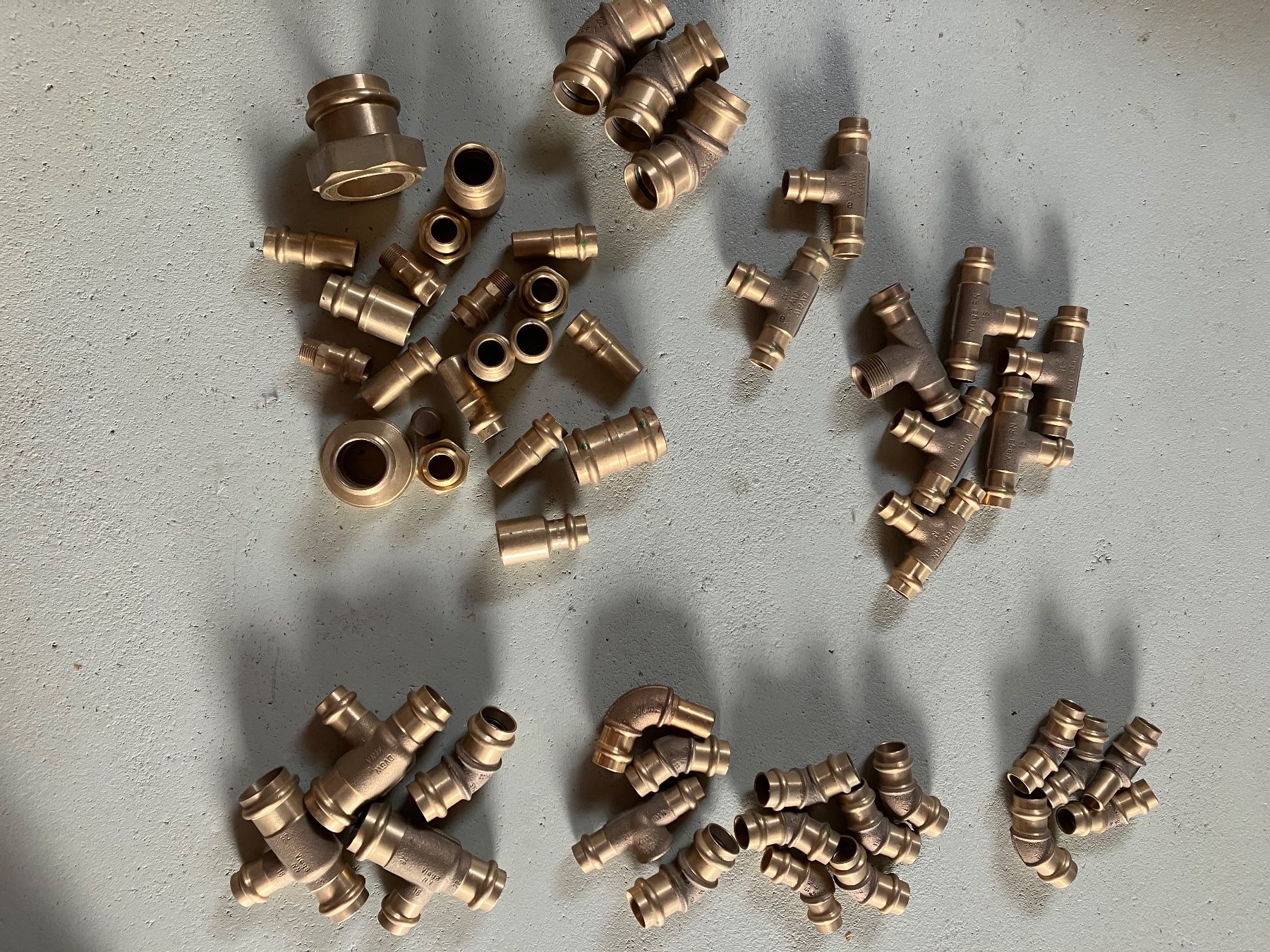 Alle Werkzeuge: 55 verschiedene neue Messing Fittings – Neu (gemäss Beschreibung) aus Rüegsauschachen von limek