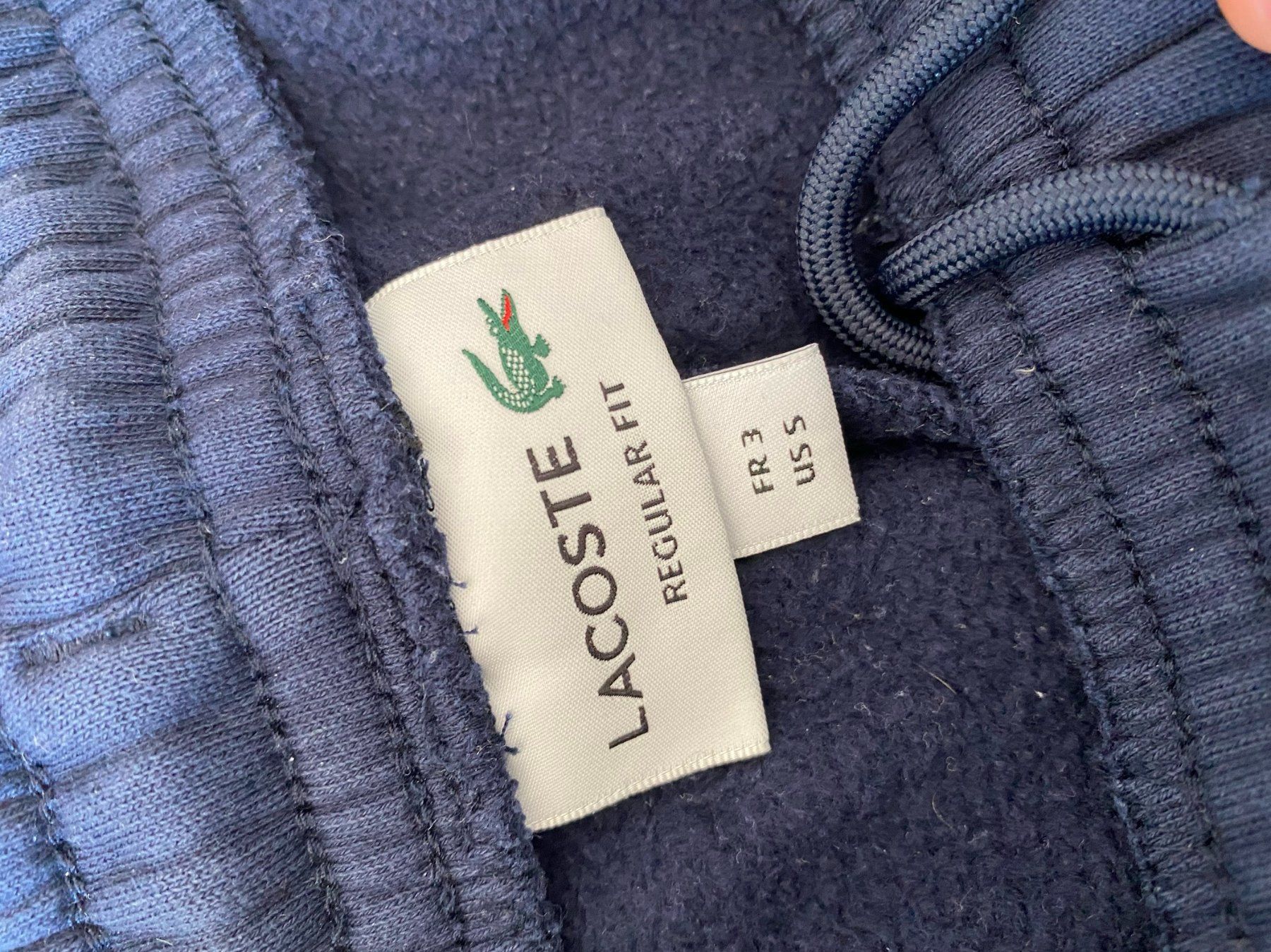 Lacoste Pantaloni: Short Lacoste bleu – Usato da St-Blaise venduto da Windy2 2