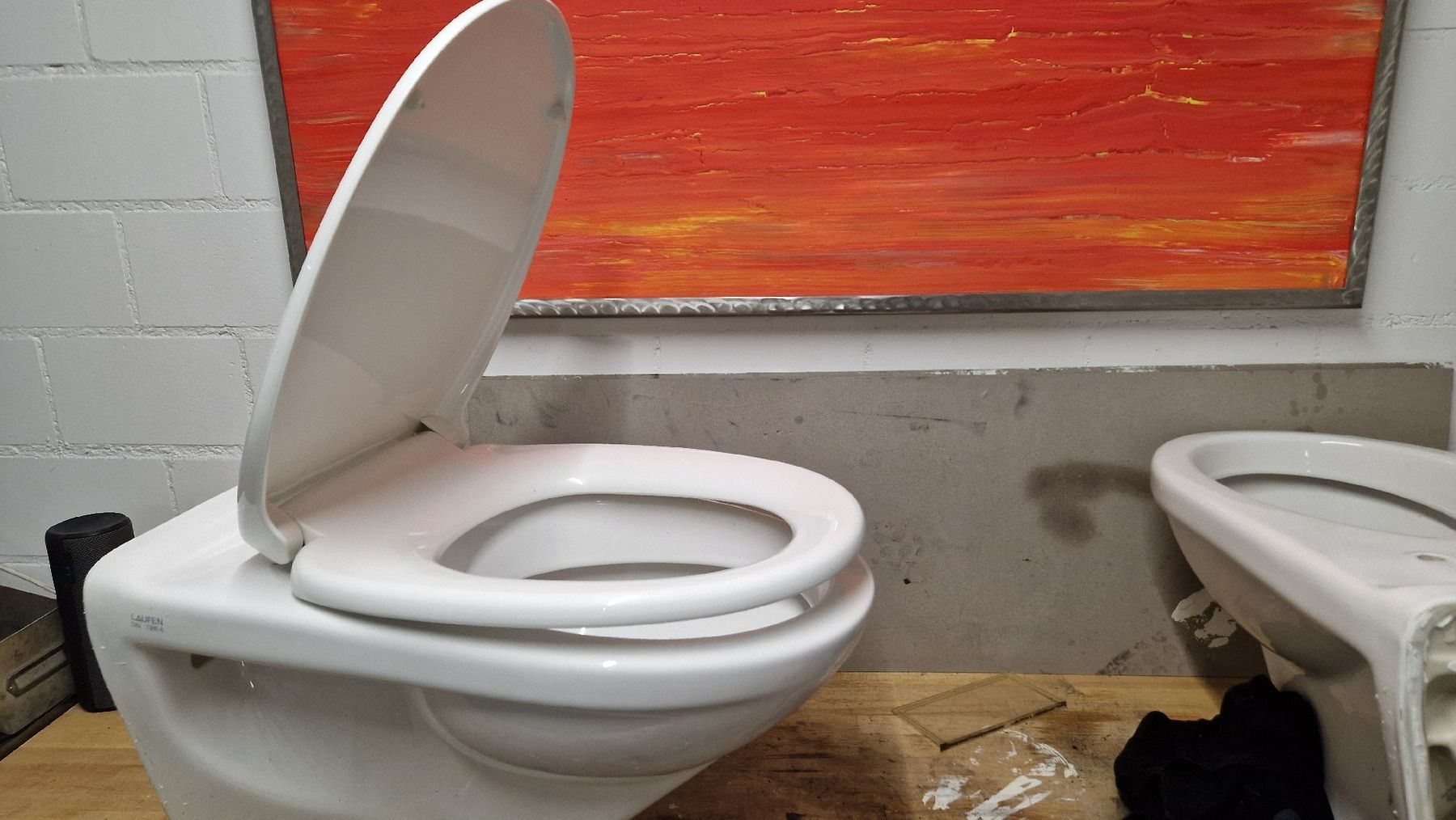 Laufen WC: Wand WC Laufen   mit Deckel – Usato da Willisau venduto da Schubert1 3