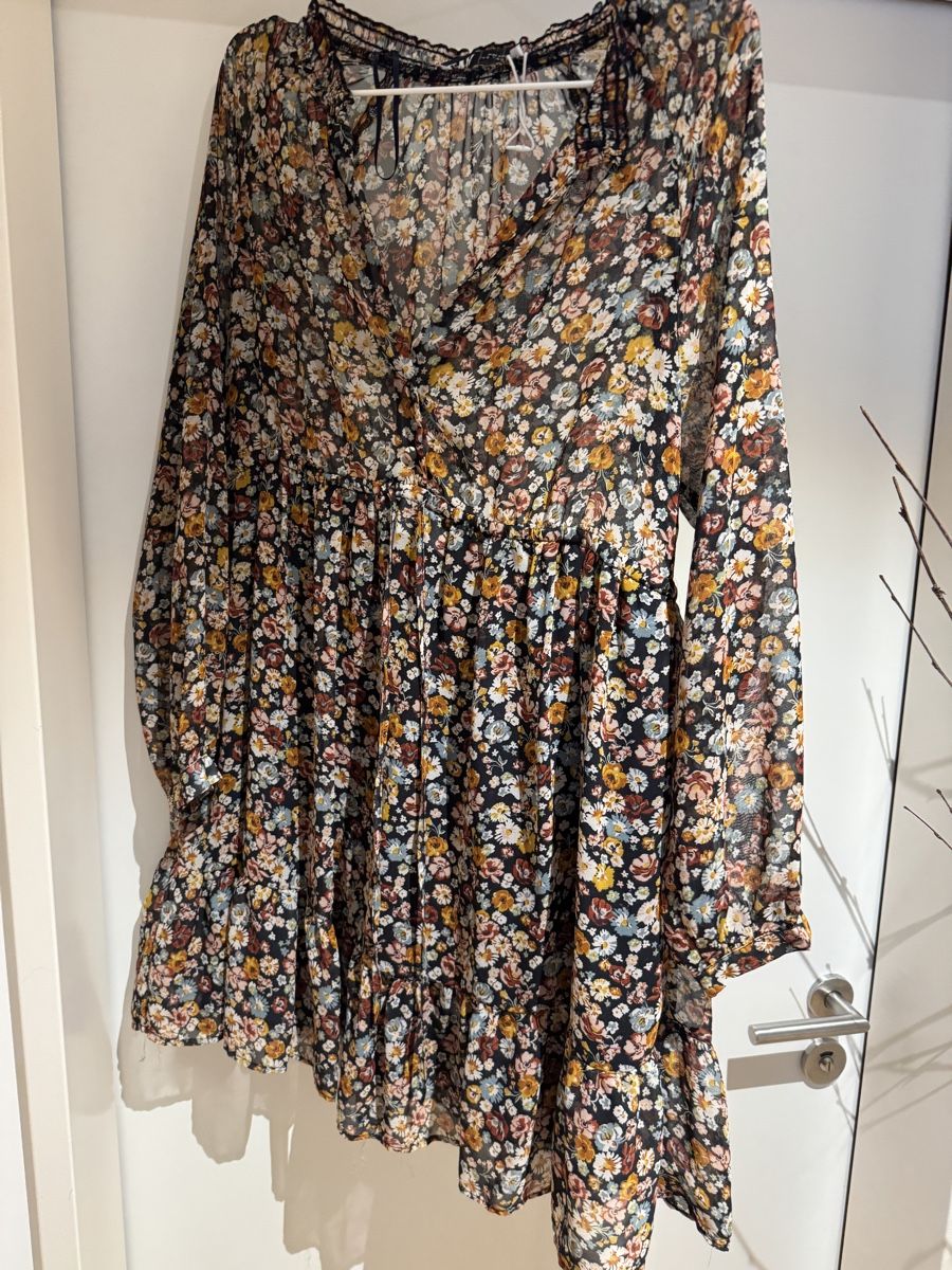 Vestiti: Zara Blumenkleid, Grösse S – Usato da Hinwil venduto da YPMK61