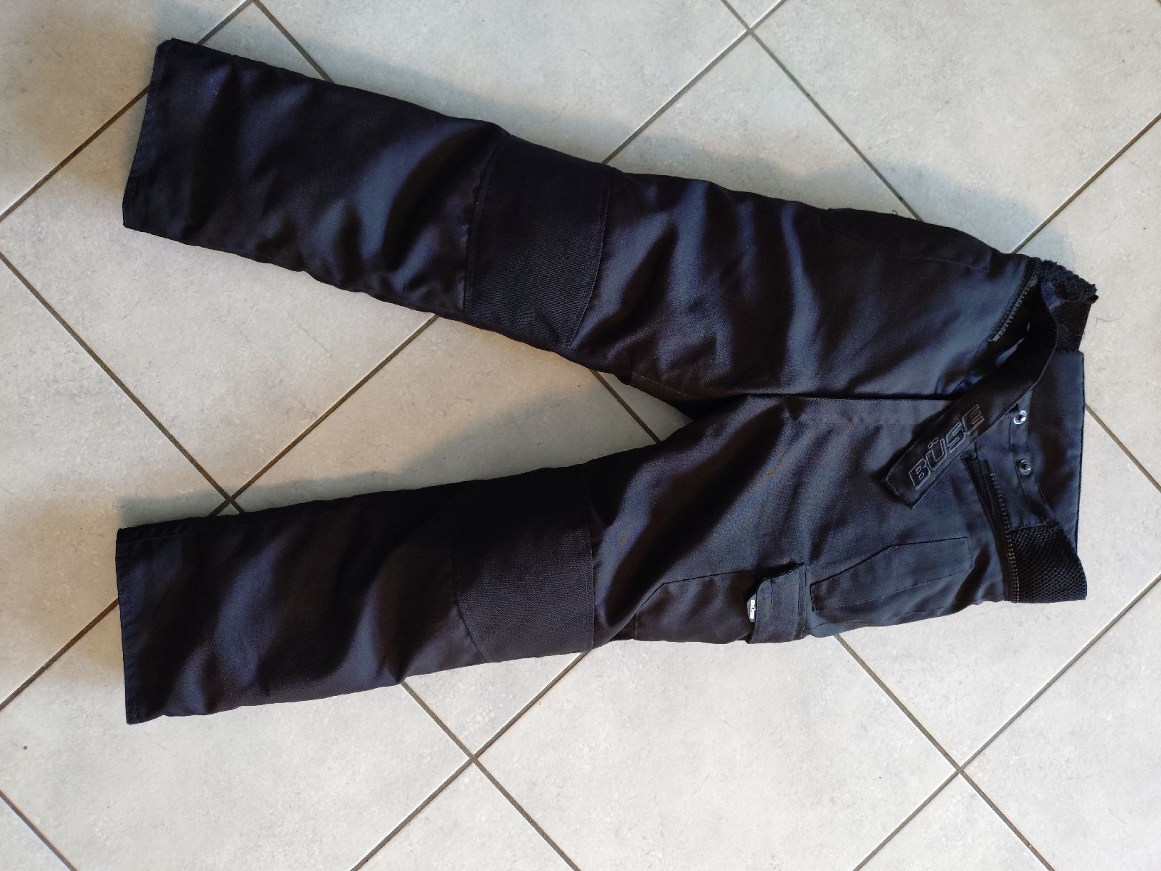 Pantaloni: Kinder Motorrad Töff Hose Gr. 140 – Usato da Gossau ZH venduto da Lichtlein 3