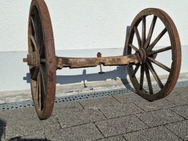 Wagenrad mit Achse Antik / Deko