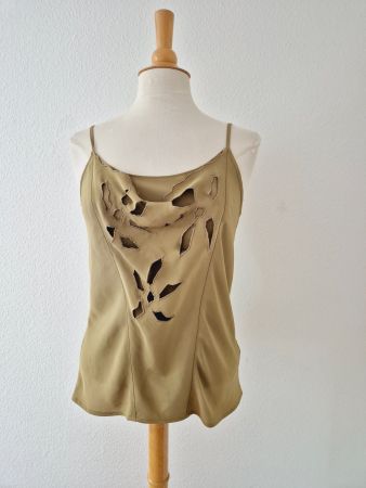 MISS BRITT TOP SOMMERTOP 38 M OLIV MIT CUT OUTS, HOSE ANDERE
