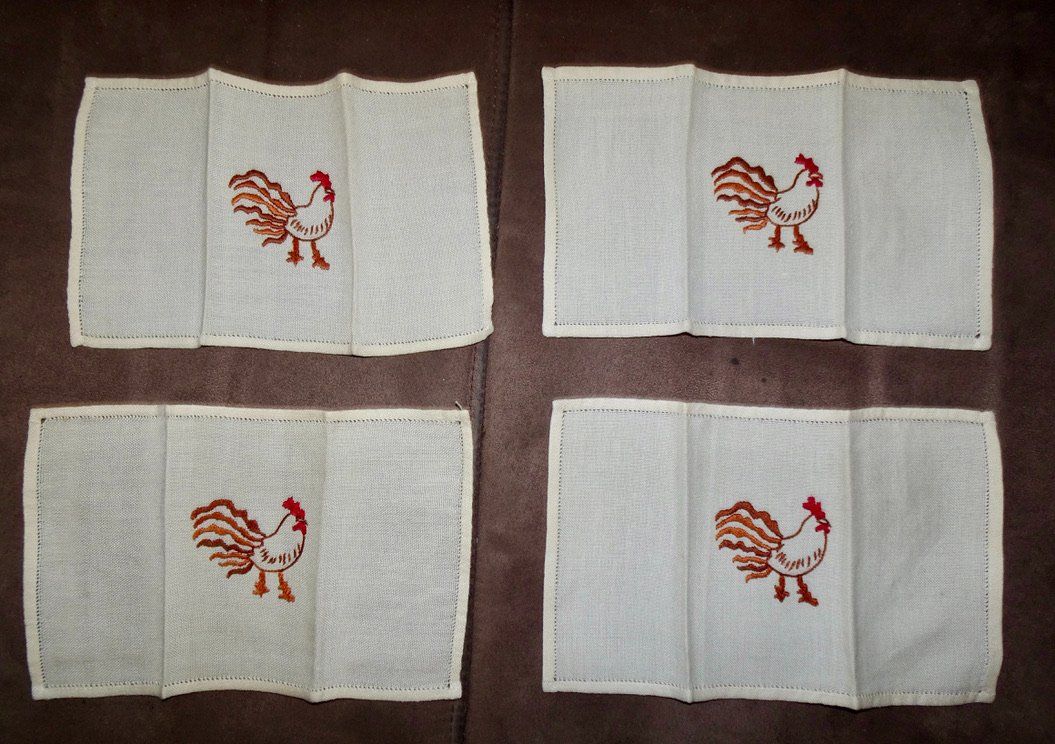 Tessuti: Lot de 4 serviettes anciennes brodées main – Usato da Châtelaine venduto da fil_7lqg