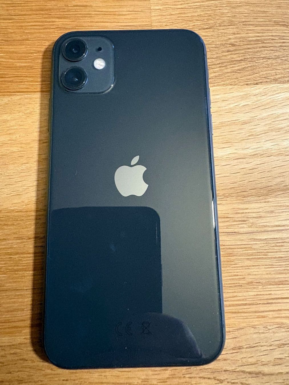 Apple Handys / Smartphones: Apple iPhone 11 schwarz mit Originalverpackung – Gebraucht aus Heerbrugg von anna555 1
