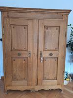 Antiker Massivholz Schrank