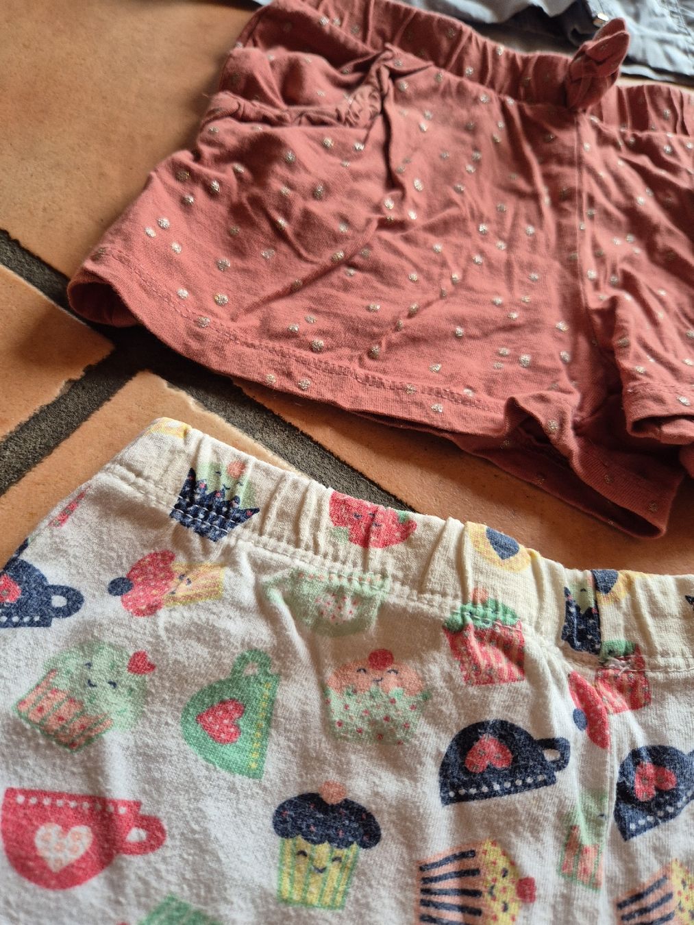Lotti & Set di vestiti: Kleiderpaket 104/110 Mädchen – Usato da Wynigen venduto da La_Talpa 2