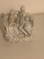 Porzellanfigur Paar mit Geschenkkorb Goldrand guter Zustand