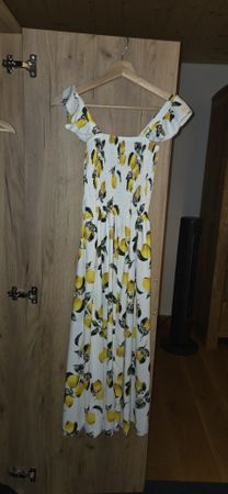 Sommerkleid weiss Zitronenmuster mit Rüschen lang