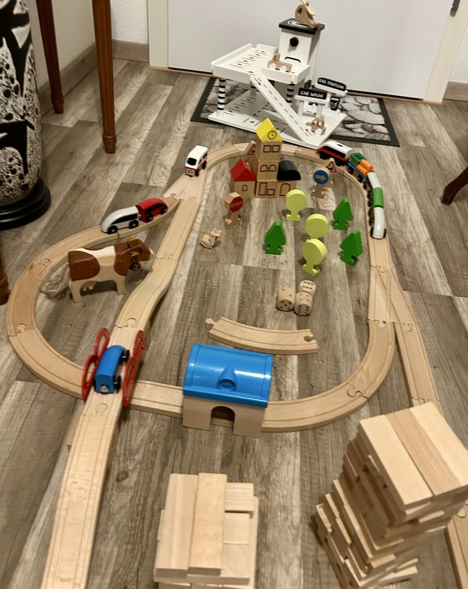Ikea Spielzeuge: Circuit de train complet Lillabo et Garage – Gebraucht aus Petit-Lancy von Pierre_le_voyageur 5
