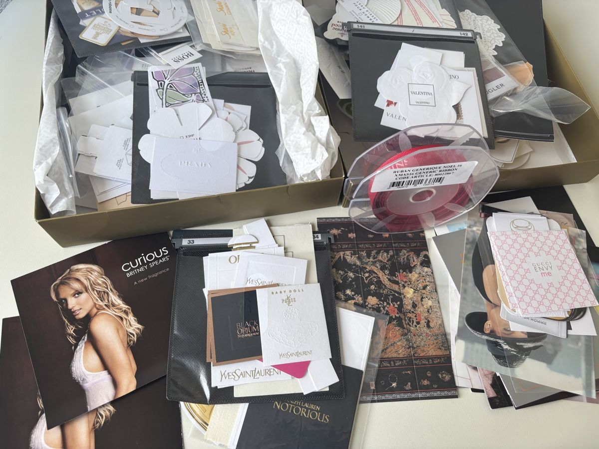 Profumi & Eau de Toilette: Lot de publicité - parfumerie – Usato da Collombey venduto da Cards07