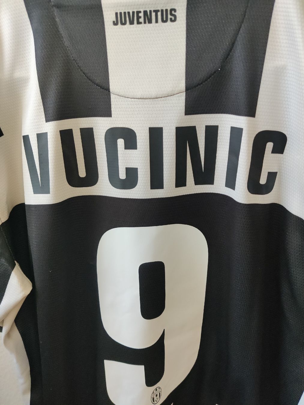 Flocage Officiel Juventus 2012/2013 – Vucinic – Domicile (Noir/Blanc)