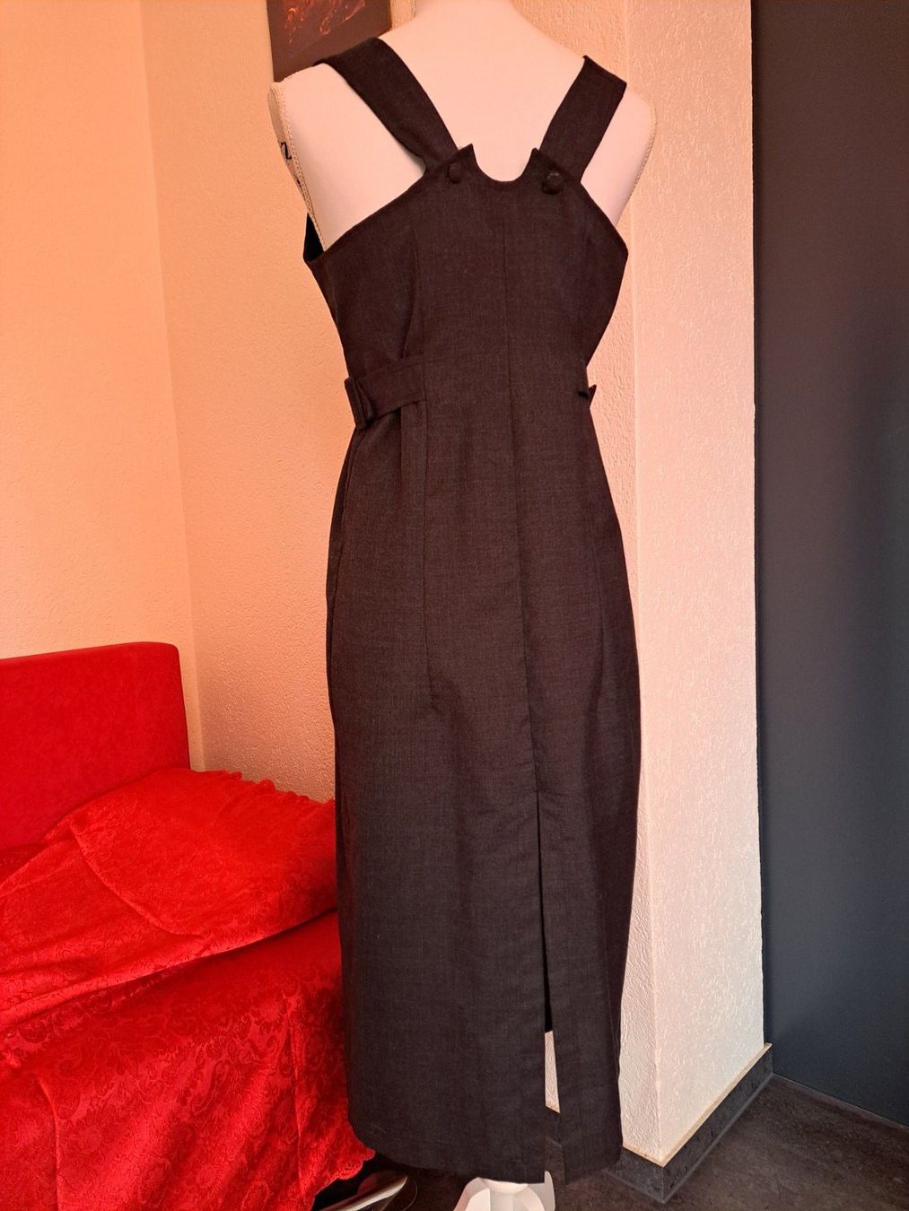 Vestiti: Robe élégante gris foncé, taille M – Usato da Courrendlin venduto da Aheinza 2