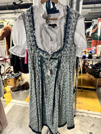 Dirndl mit Bluse und Schürze, Gr. 44, von Esmarao