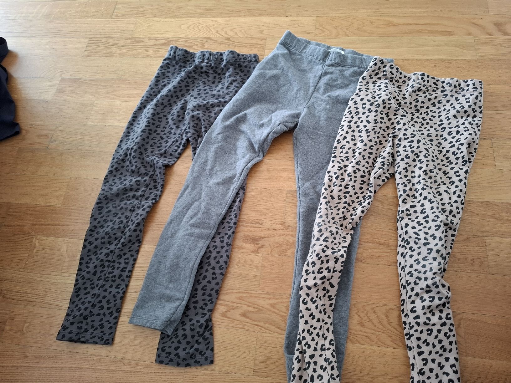 Kleiderpakete & -sets: 3 Leggings leicht gefütrert im Set, 140 – Gebraucht aus Baar von Jhonny18