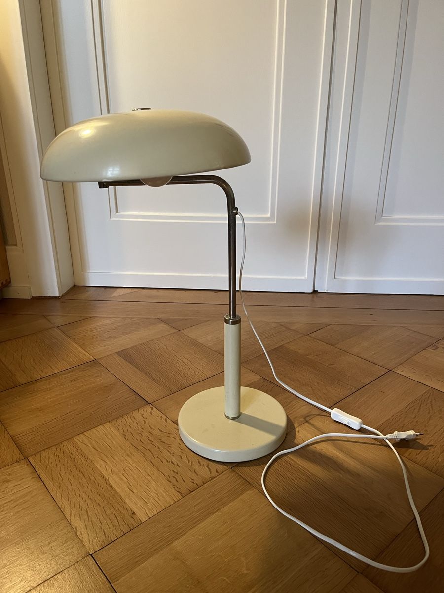 Amba Lampade: AMBA Bauhaus Tischlampe Quick 1500 beige – Usato da Zürich venduto da StudioCardin 1